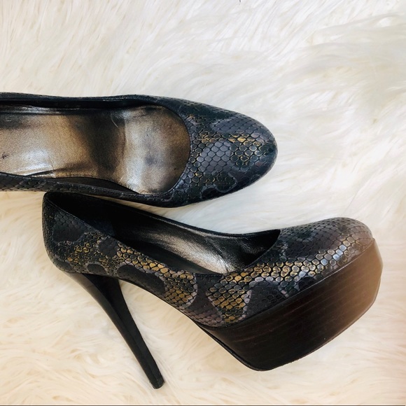 Stuart Weitzman Pumps - Picture 2 of 8